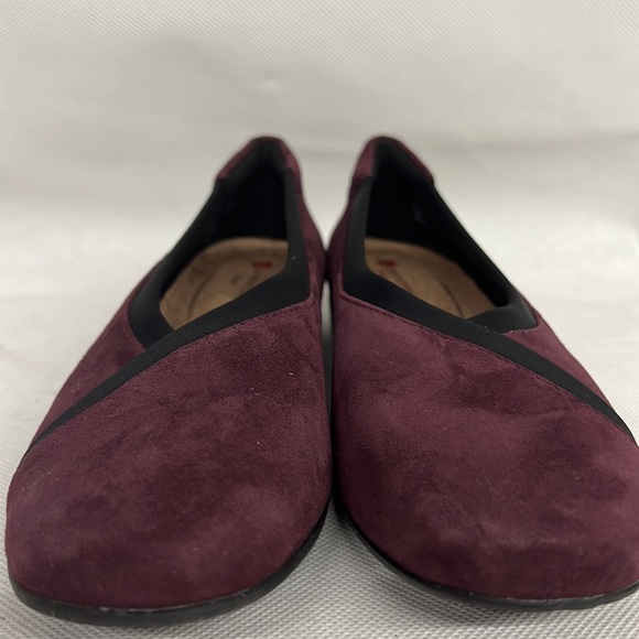 NEW Clark's unstructured suede purple eggplant black flats stretch dress work - Picture 4 of 6
